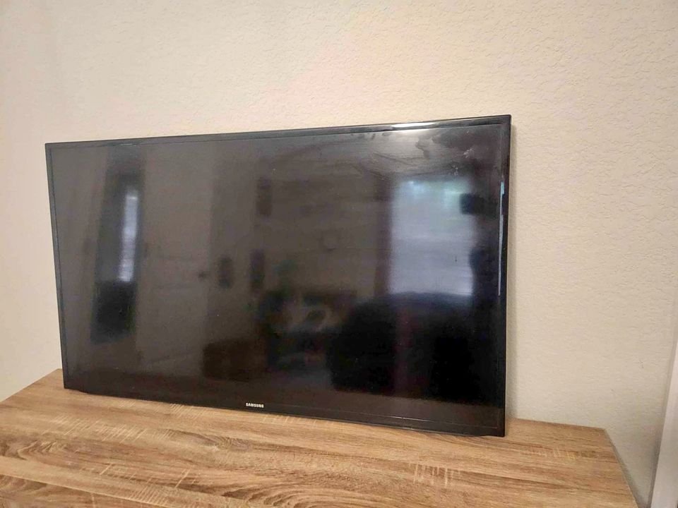 Samsung TV Black Screen