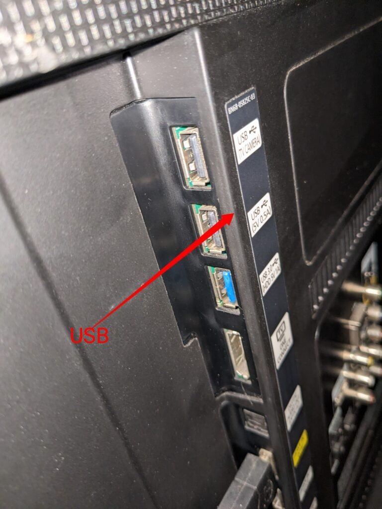 USB port on the back of Samsung smart TV 